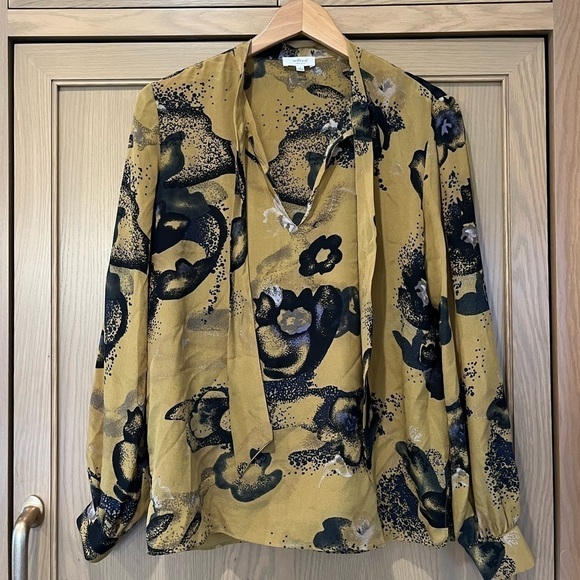 Wilfred Aritzia 100% Silk Mustard Yellow Floral Printed Tie Neck Blouse Top - Picture 1 of 6